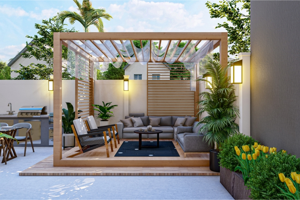 Patio mediano con pequeña pérgola y zona de descanso, diseño exterior funcional y acogedor